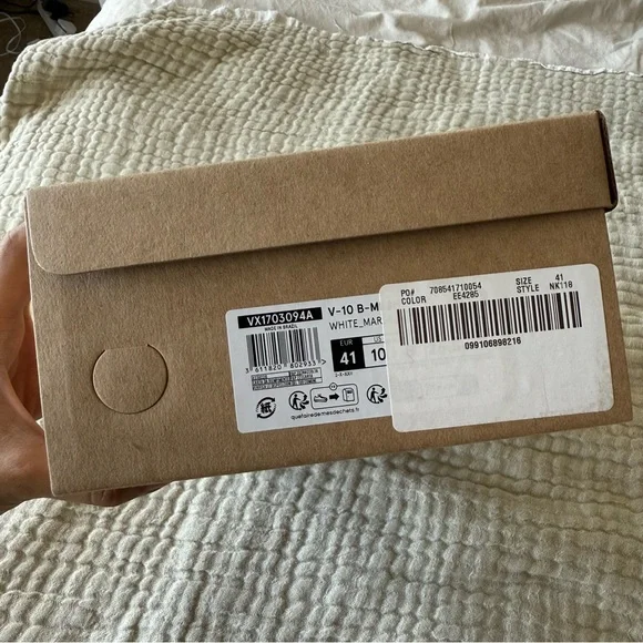 NIB Veja V-10 B-Mesh White Marsala Burgundy Brittany Sneakers - Picture 3 of 4